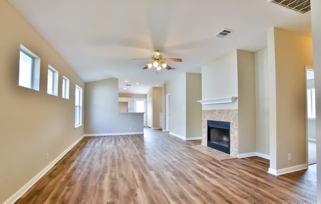 3-bedroom rental at 5534 Christina Path in San Antonio, TX — photo 3