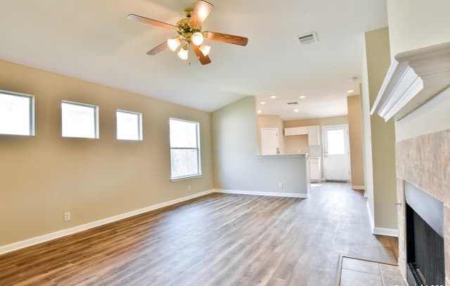 3-bedroom rental at 5534 Christina Path in San Antonio, TX — photo 4