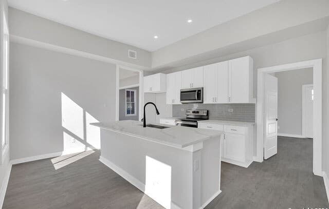 rental at 627 S Olive St, #101 in San Antonio, TX — photo 4