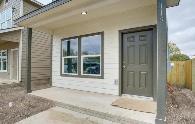 2-bedroom rental at 119 Lawton St in San Antonio, TX — photo 4