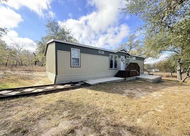 3-bedroom rental at 1316 Big Oak in San Antonio, TX — photo 1
