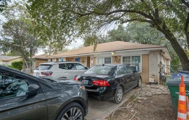 4-bedroom rental at 4519 Timberhill in San Antonio, TX — photo 3