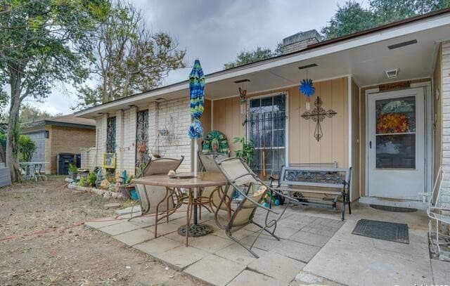 4-bedroom rental at 4519 Timberhill in San Antonio, TX — photo 4