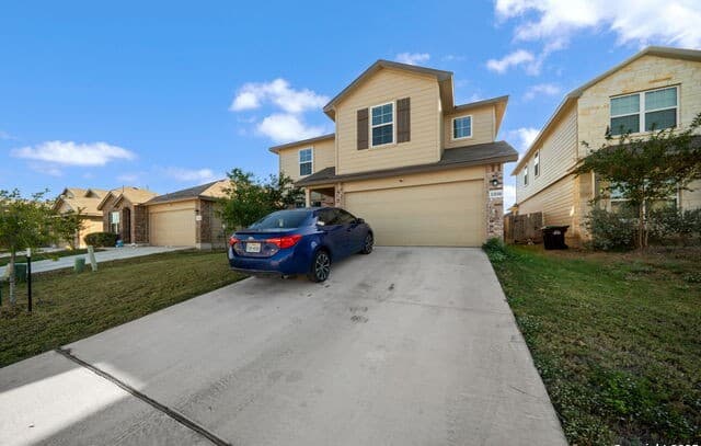 5-bedroom rental at 13550 Ailey Knll in San Antonio, TX — photo 3