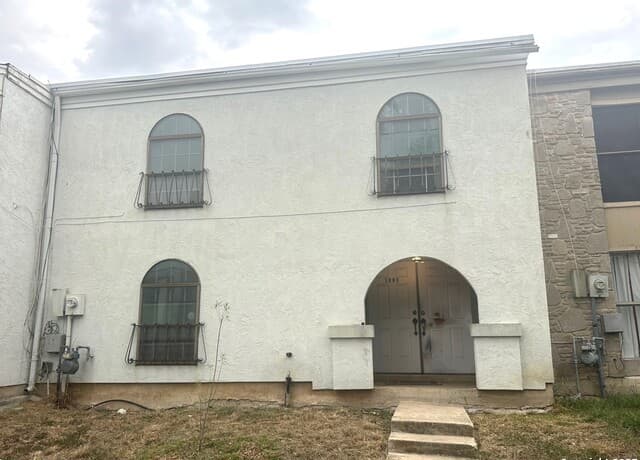 3-bedroom rental at 1326 Klondike in San Antonio, TX — photo 1