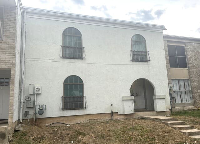 3-bedroom rental at 1326 Klondike in San Antonio, TX — photo 2