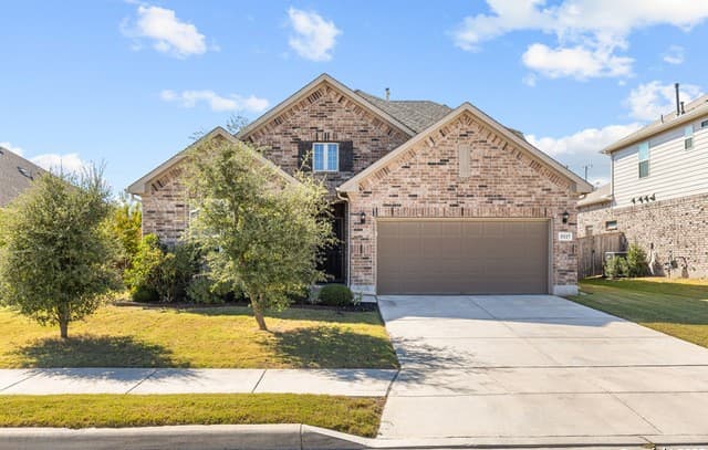 3-bedroom rental at 5117 Arrow Rdg in Marion, TX — photo 2