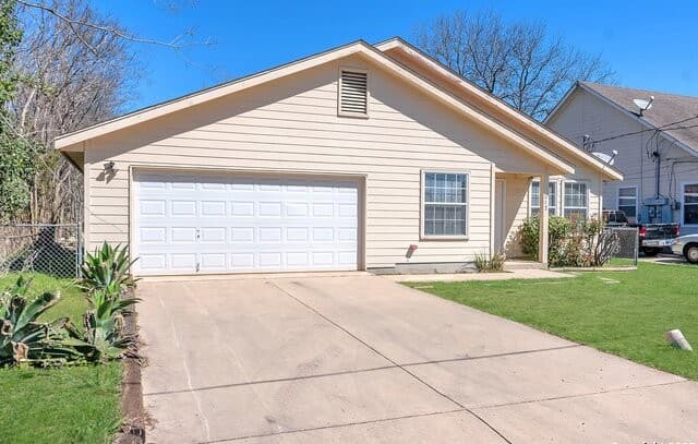 2-bedroom rental at 612 E Theissen in Boerne, TX — photo 3