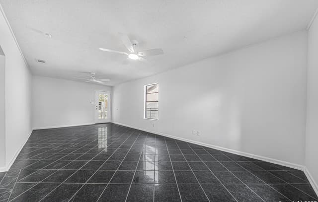 4-bedroom rental at 5931 Glacier Sun in San Antonio, TX — photo 5