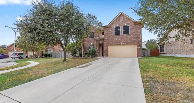 5-bedroom rental at 325 Golden Bear Dr in Cibolo, TX — photo 1