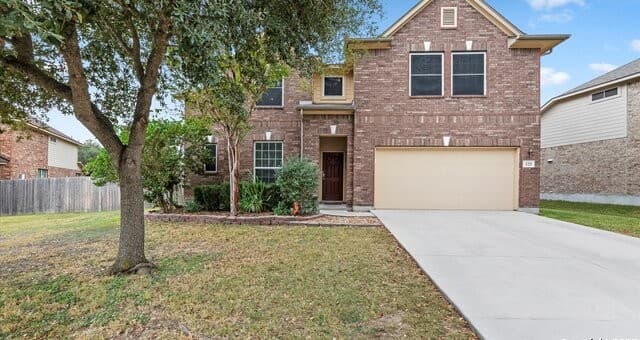 5-bedroom rental at 325 Golden Bear Dr in Cibolo, TX — photo 2