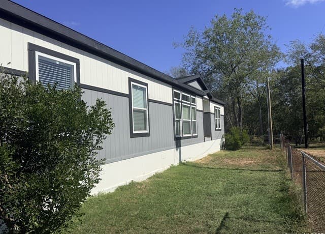 3-bedroom home for sale at 13225 Tomlynn in Atascosa TX