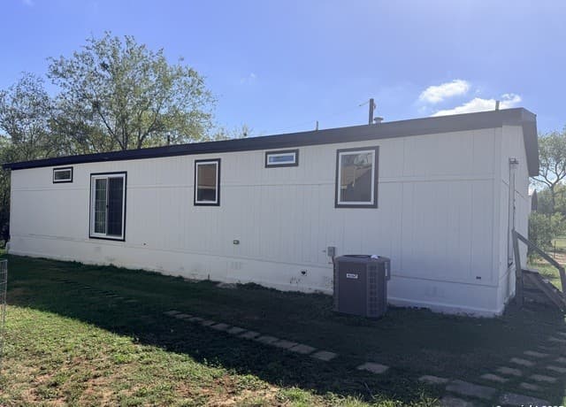 3-bedroom rental at 13225 Tomlynn in Atascosa, TX — photo 2