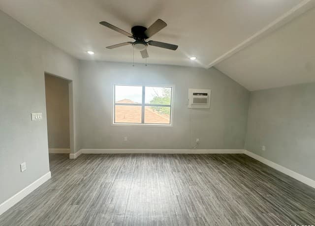 3-bedroom rental at 7550 Oak Chase Unit 3 in San Antonio, TX — photo 5