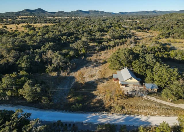 Home for sale at 255 Thunder Creek in Utopia, TX — photo 3