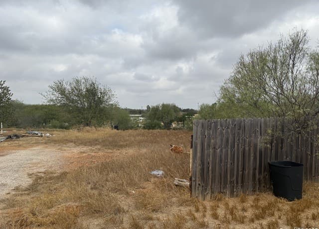 rental at 103 Oleander in Cotulla, TX — photo 2