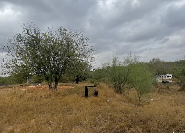 rental at 103 Oleander in Cotulla, TX — photo 5