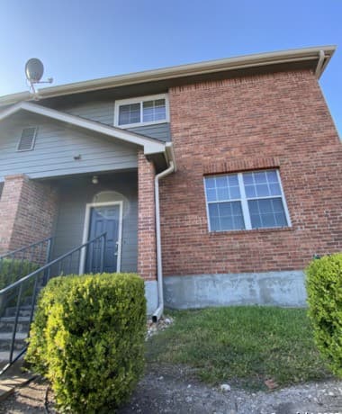 3-bedroom rental at 143 Chapel Hill in San Antonio, TX — photo 1