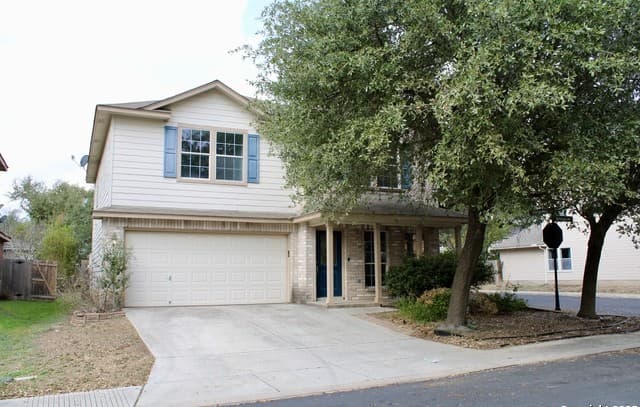 4-bedroom rental at 26619 Redstone in San Antonio, TX — photo 2