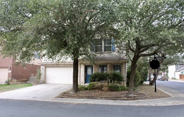 4-bedroom rental at 26619 Redstone in San Antonio, TX — photo 3