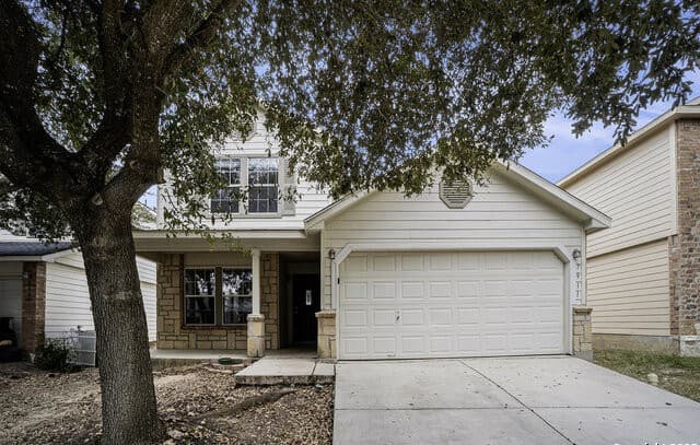 5-bedroom rental at 7911 Maple Leaf in San Antonio, TX — photo 1
