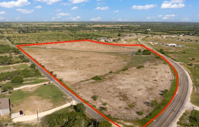 rental at 18434A Fm 471 in Natalia, TX — photo 2