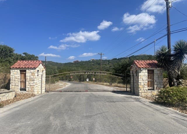 rental at 320 Private Road 1742 in Mico, TX — photo 3