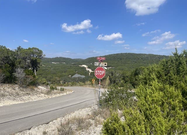 rental at 320 Private Road 1742 in Mico, TX — photo 5