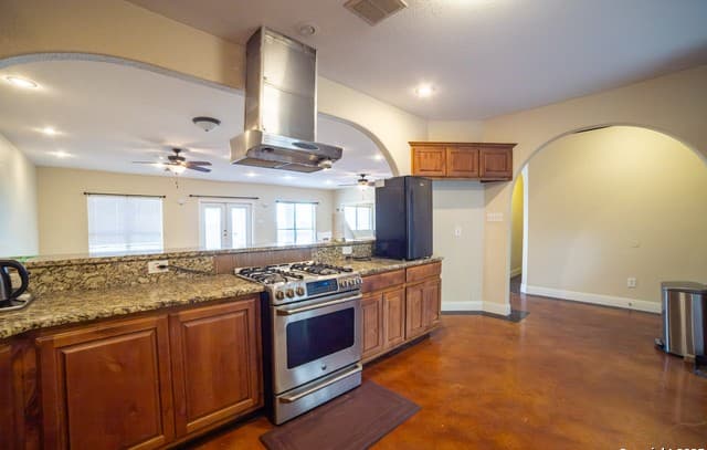 4-bedroom rental at 12219 Course View in San Antonio, TX — photo 4