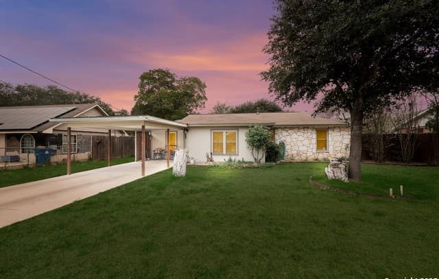 4-bedroom rental at 1415 Longhorn in Floresville, TX — photo 1