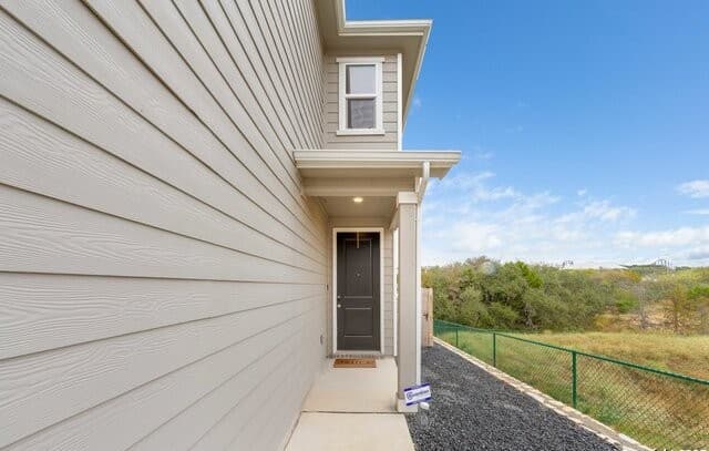 3-bedroom rental at 10643 W Military Drive Unit 33 in San Antonio, TX — photo 2