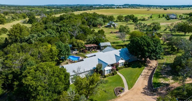 Home for sale at 3936 S State HWY 16 in Fredericksburg, TX — photo 2