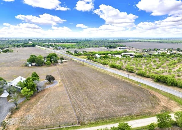 rental at LOT 4 Cr 343 in Hondo, TX — photo 4