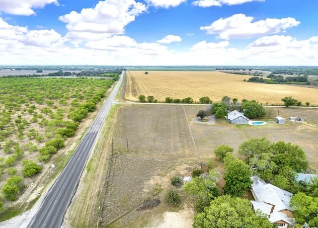 rental at LOT 4 Cr 343 in Hondo, TX — photo 5