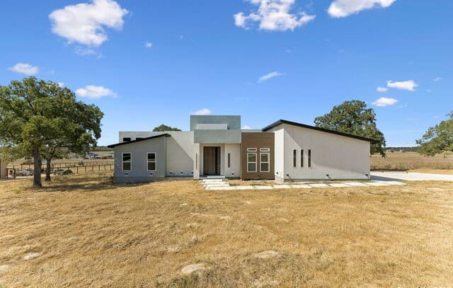 3-bedroom rental at 147 Las Palomas in La Vernia, TX — photo 2