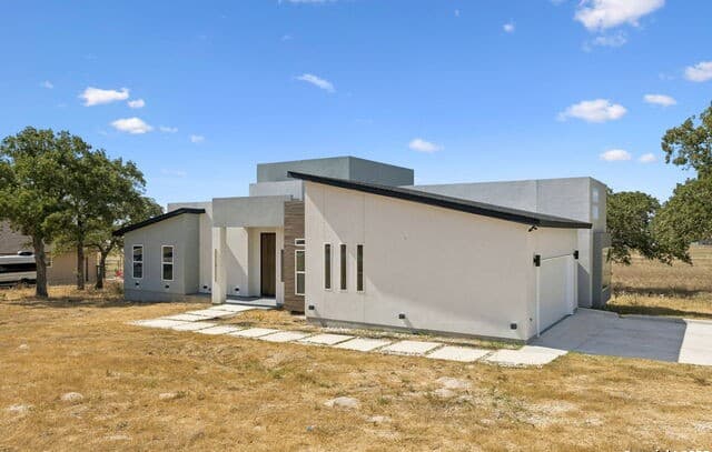 3-bedroom rental at 147 Las Palomas in La Vernia, TX — photo 3