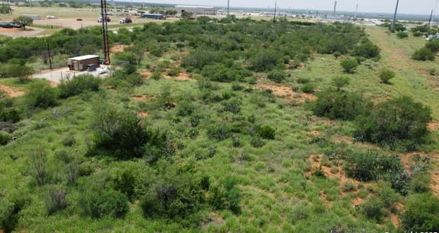 rental at 2438 Interstate 35 in Cotulla, TX — photo 5
