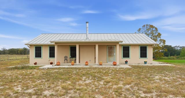 3-bedroom home for sale at 142 Chaparral in Floresville TX