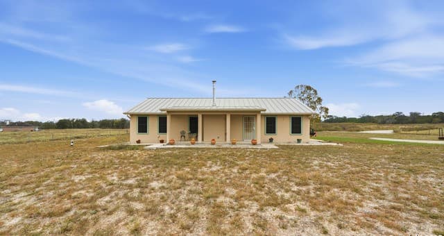 Home for sale at 142 Chaparral in Floresville, TX — photo 3