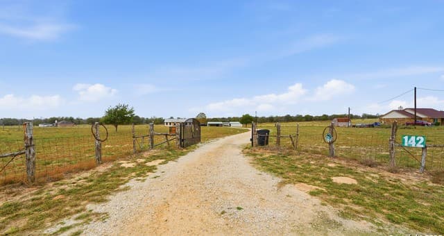 Home for sale at 142 Chaparral in Floresville, TX — photo 5