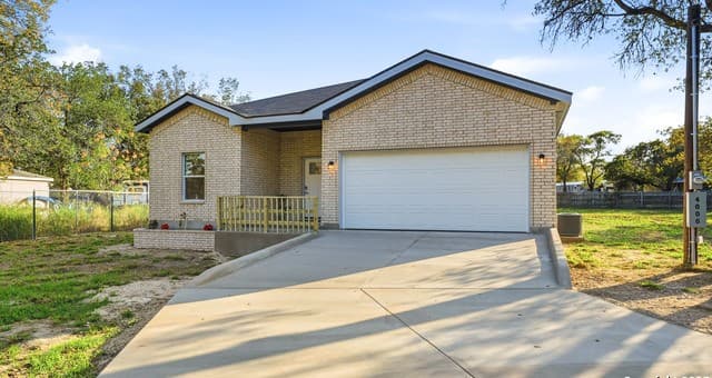4-bedroom home for sale at 4606 Lee Way in Elmendorf TX