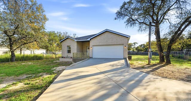 Home for sale at 4606 Lee Way in Elmendorf, TX — photo 2