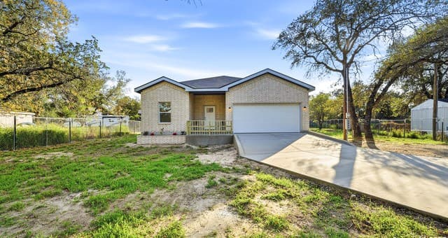 Home for sale at 4606 Lee Way in Elmendorf, TX — photo 4
