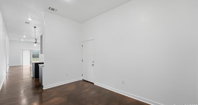 Home for sale at 4606 Lee Way in Elmendorf, TX — photo 5