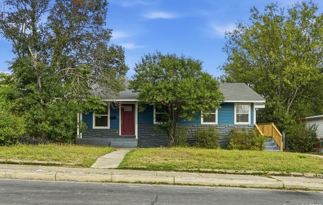 4-bedroom rental at 151 Morningview in San Antonio, TX — photo 1
