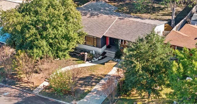 3-bedroom rental at 618 Sumner Dr in San Antonio, TX — photo 3