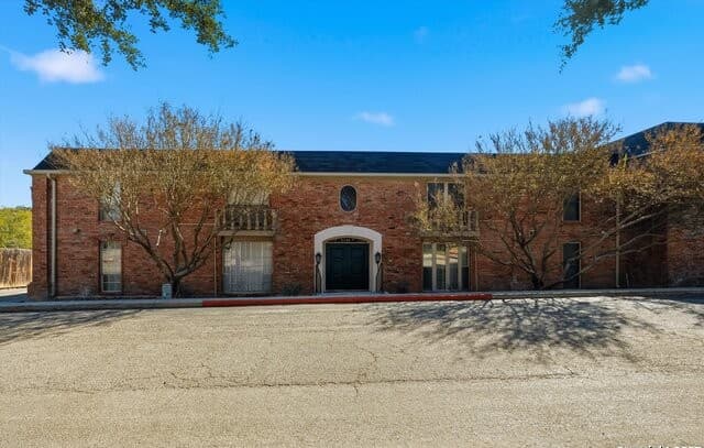 3-bedroom rental at 7500 Callaghan Unit APT 337 in San Antonio, TX — photo 1