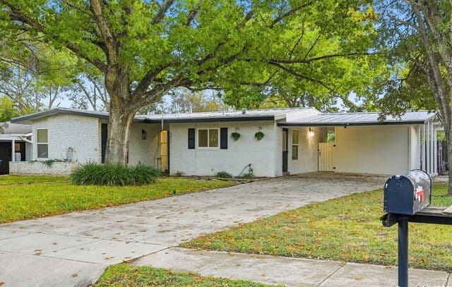 3-bedroom rental at 2822 Knight Robin in San Antonio, TX — photo 1