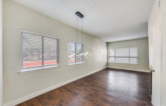 3-bedroom rental at 7123 Thrush View Unit 20 in San Antonio, TX — photo 5