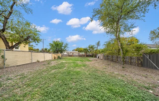 rental at 919 Saint Anthony in San Antonio, TX — photo 3